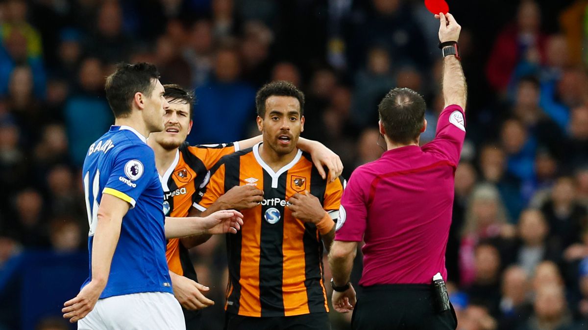 Hull-Citys-Tom-Huddlestone-is-shown-a-red-card-by-referee-Paul-Tierney.jpg